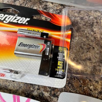 Lot 528 Tub of batteries