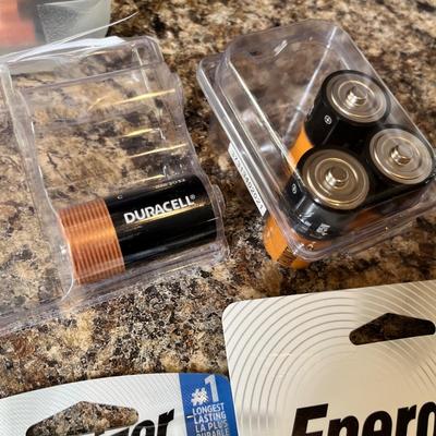 Lot 528 Tub of batteries