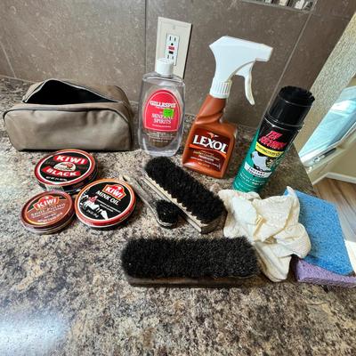 Lot 530 Shoe shine kit