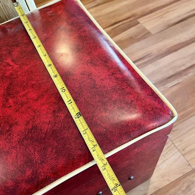 Lot 535 1950s Toy chest storage