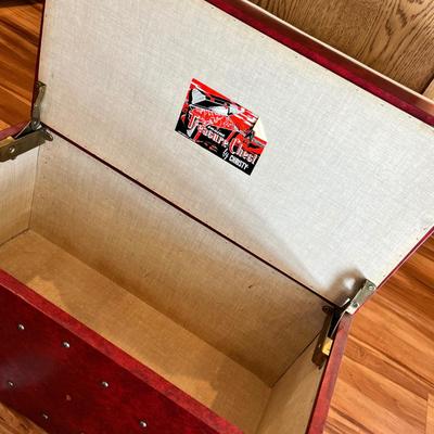 Lot 535 1950s Toy chest storage