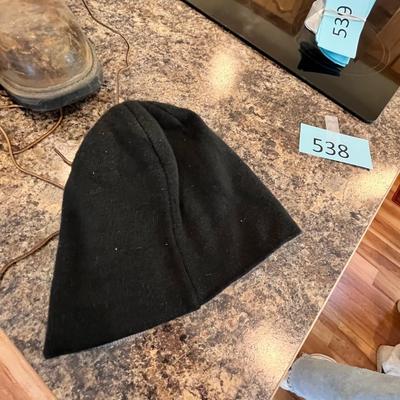 Lot 538 Carhardt Work boots & beanie