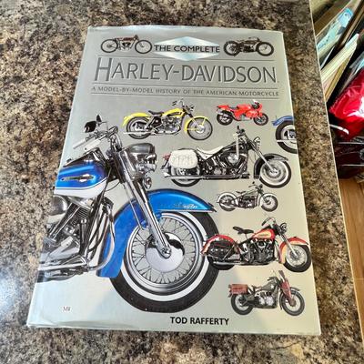 Lot 555 Big book of Harley Davidson