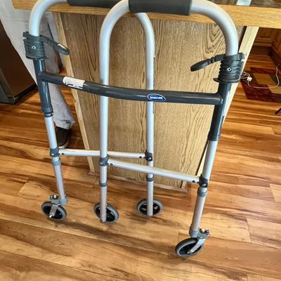 Lot 558 Standard walker