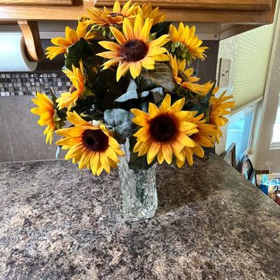 Lot 560 Vase w/ sunflowers