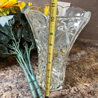 Lot 560 Vase w/ sunflowers