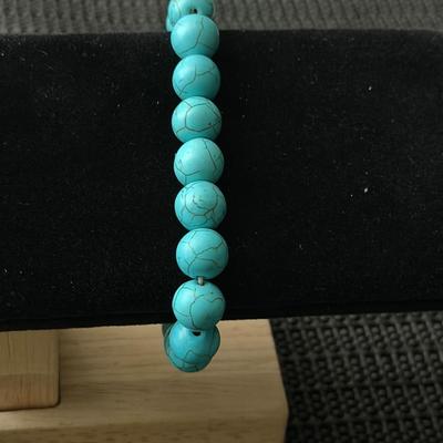 bracelet made of turquoise-dyed reconstituted howlite round beads