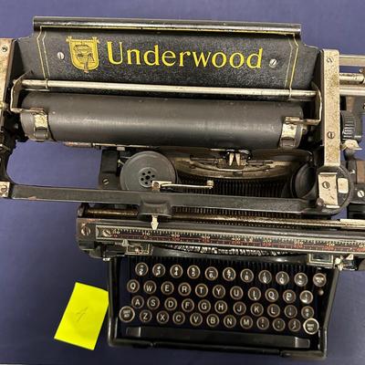 Sale Photo Thumbnail #10: Vintage Underwood typewriter