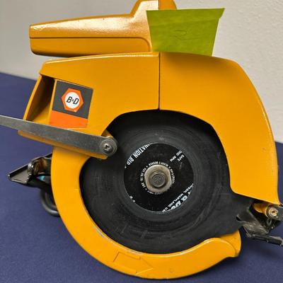 Sale Photo Thumbnail #11: Black & Decker 71/2" circular saw
Looks almost perfect