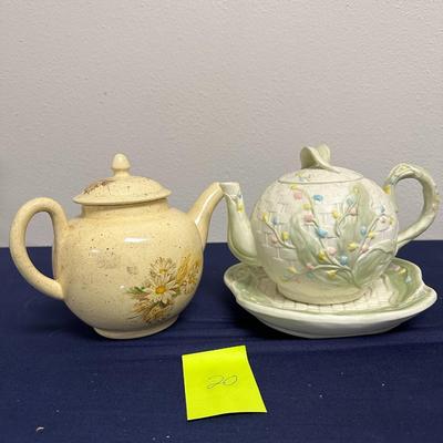 Sale Photo Thumbnail #43: Lot of 2 teapots