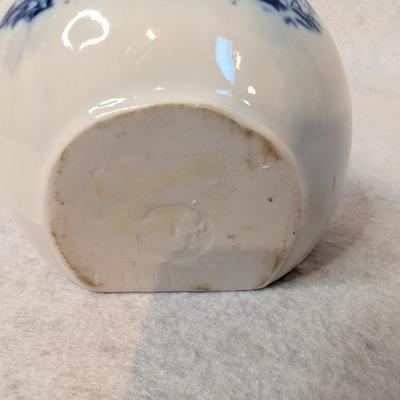 Sale Photo Thumbnail #389: Vintage Teleflora Delft Blue and white ceramic salt box w/ wood lid 
7x5x3