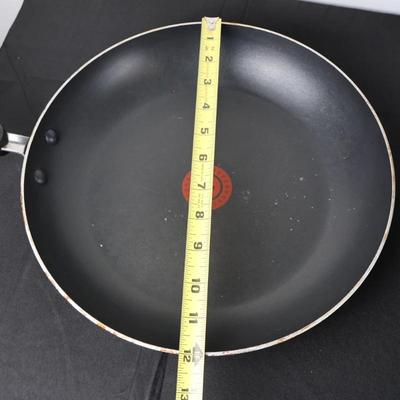 Lot of Pans, Wok Pan (3)