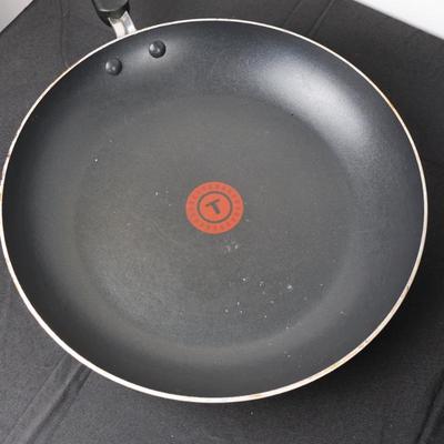 Lot of Pans, Wok Pan (3)