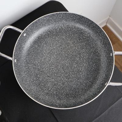 Lot of Pans, Wok Pan (3)
