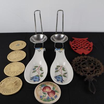 Spoon and Pot Holders/Coasters Lot (11 pieces)