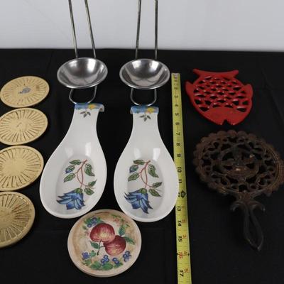 Spoon and Pot Holders/Coasters Lot (11 pieces)