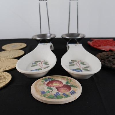 Spoon and Pot Holders/Coasters Lot (11 pieces)