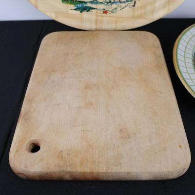 Cutting Board and Plate Lot (3)