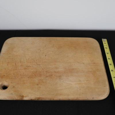 Cutting Board and Plate Lot (3)