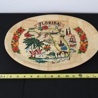 Cutting Board and Plate Lot (3)