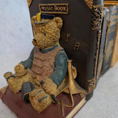 Sale Photo Thumbnail #443: Set of "Wee Little Books" w/ bookends from 1930s-1940s
comed w/ 3 books in good condition w/ two bear bookends 
books measure: 4.2x3