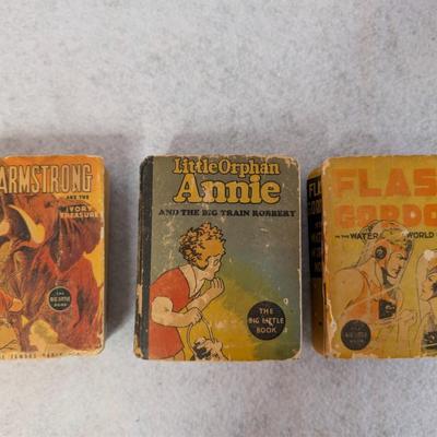 Sale Photo Thumbnail #440: Set of "Wee Little Books" w/ bookends from 1930s-1940s
comed w/ 3 books in good condition w/ two bear bookends 
books measure: 4.2x3