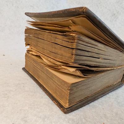 Sale Photo Thumbnail #453: Vintage Miniature Book 
4.2x3