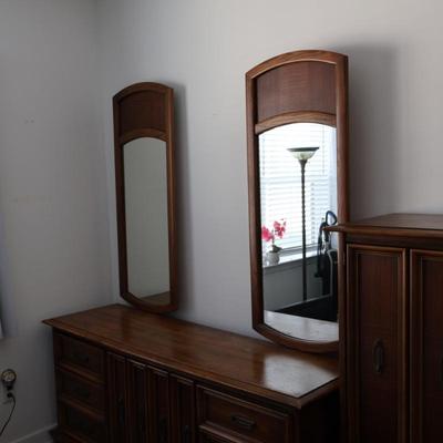 Dresser W/ Mirrors