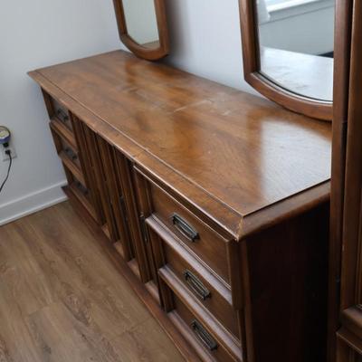 Dresser W/ Mirrors