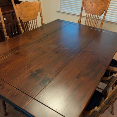 Sale Photo Thumbnail #489: Vintage Solid wood Oak Pedestal Dining Table w/ 5 chairs 
2 sides fold down making the table more narrow for space saving to 20" wide 
all in excellent condition 
Table: 66 x 44x 29
chairs: seat height: 17"
43" total height