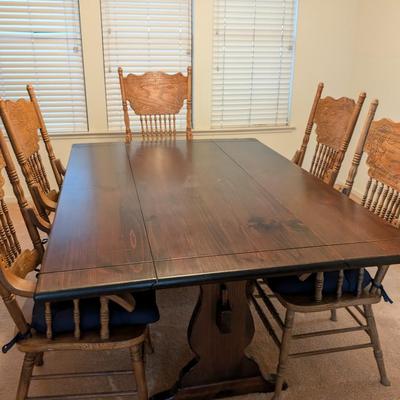 Sale Photo Thumbnail #486: Vintage Solid wood Oak Pedestal Dining Table w/ 5 chairs 
2 sides fold down making the table more narrow for space saving to 20" wide 
all in excellent condition 
Table: 66 x 44x 29
chairs: seat height: 17"
43" total height