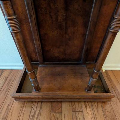 Sale Photo Thumbnail #496: Vintage Victorian style Hall Tree w/ Marble top and Swivel Mirror 
Beautiful Hall Tree, excellent condition 
7ft x 30 x 14 
marble top: 18 x 13