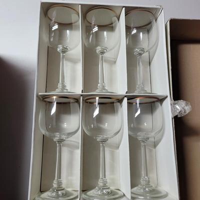 Sale Photo Thumbnail #500: Drink some wine with 5 of your friends then move heavy things around, Good, wholesome fun for a Friday night.