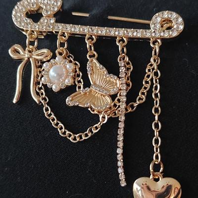 Beautiful Fashion Brooch
