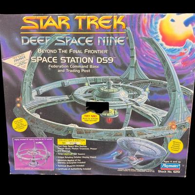 Playmates Toys Star Trek: Deep Space Nine (DS9) Space Station Playset