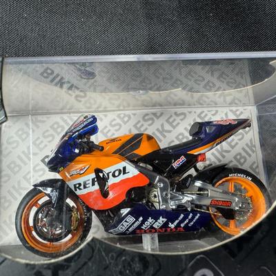 IXO 1:24 Scale Diecast Model Motorcycles NIB