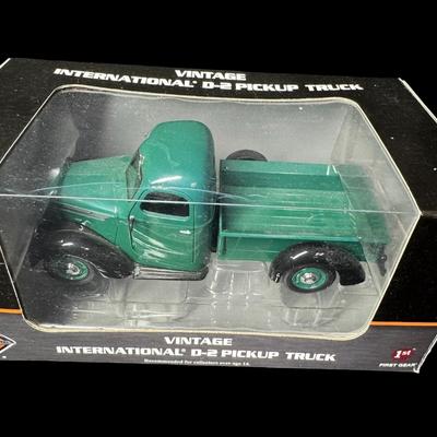 Diecast Vintage Truck 1:24 and 1:25 Scale Assortment