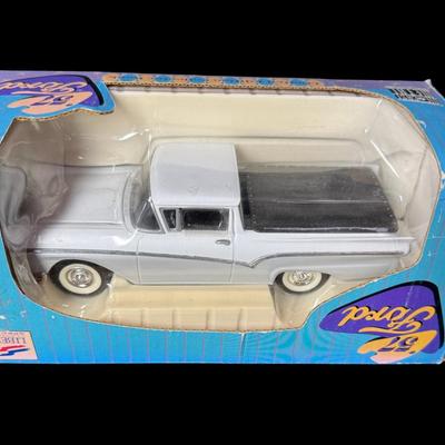 Diecast Vintage Truck 1:24 and 1:25 Scale Assortment