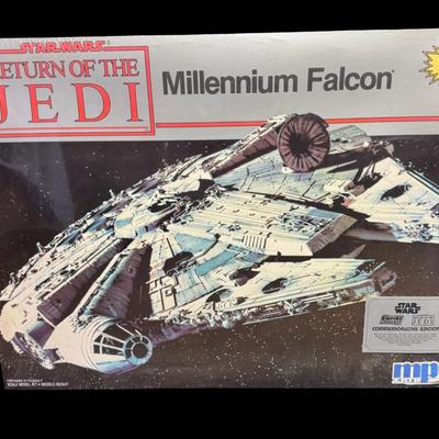 Vintage MPC Star Wars: Return of the Jedi Millennium Falcon Model Kit