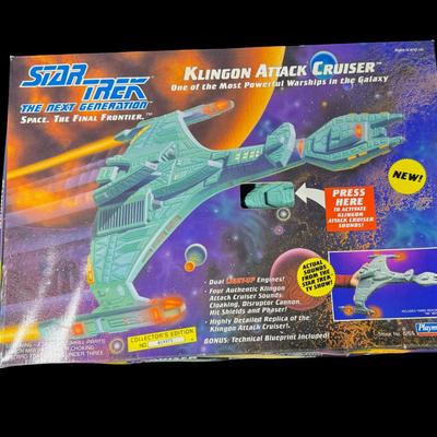 Playmates Star Trek: The Next Generation Klingon Attack Cruiser