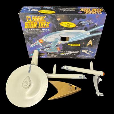 Playmates Classic Star Trek U.S.S. Enterprise NCC-1701 Electronic Vehicle