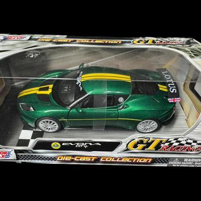 Motor Max 1:24 Scale Diecast Car Assortment