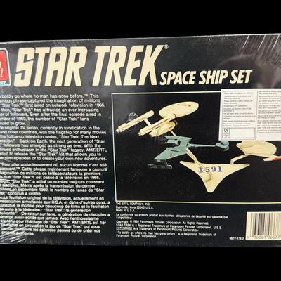 AMT Star Trek Space Ship Model Kit