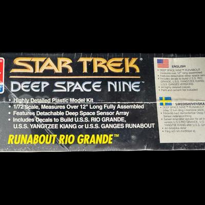 AMT/ERTL Star Trek Deep Space Nine Runabout Rio Grande Model Kit