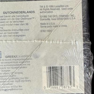 AMT/ERTL Star Wars Star Destroyer Model Kit