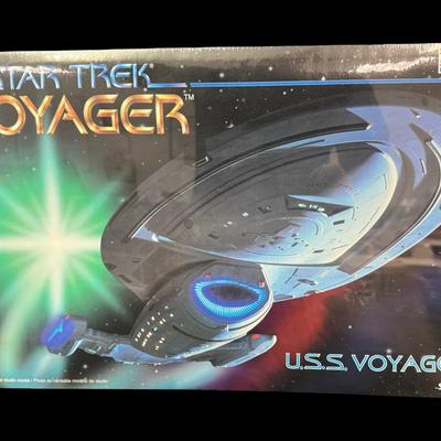 Monogram Star Trek Voyager Model Kit
