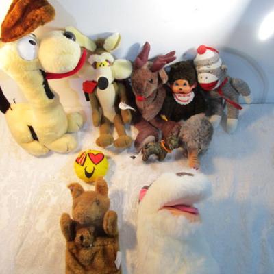 Sale Photo Thumbnail #88: Wily Coyote, Odie, reindeer, monkey, sock monkey, dog, stuffed Smiley , kangaroo & dog puppets