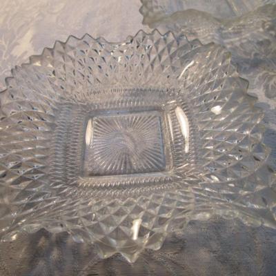 Sale Photo Thumbnail #289: Possibly by Indiana glass, see pictures