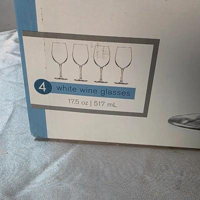 Dailyware Set of 4 Stemmed White Wine Glasses – 17.5 oz Clear Glassware – Boxed Set