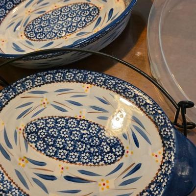 Temp-tations Old World Blue 2.5 Qt Oval Baker w/ Lid & Wire Rack – By Tara